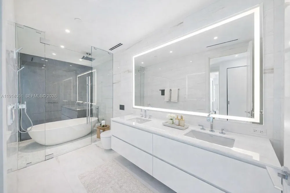 300 Biscayne Boulevard Way #3506W Miami, FL 33131