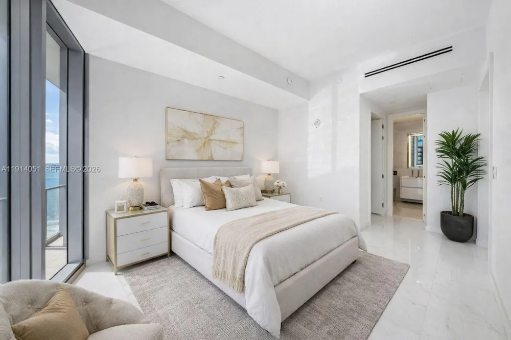 300 Biscayne Boulevard Way #3506W Miami, FL 33131