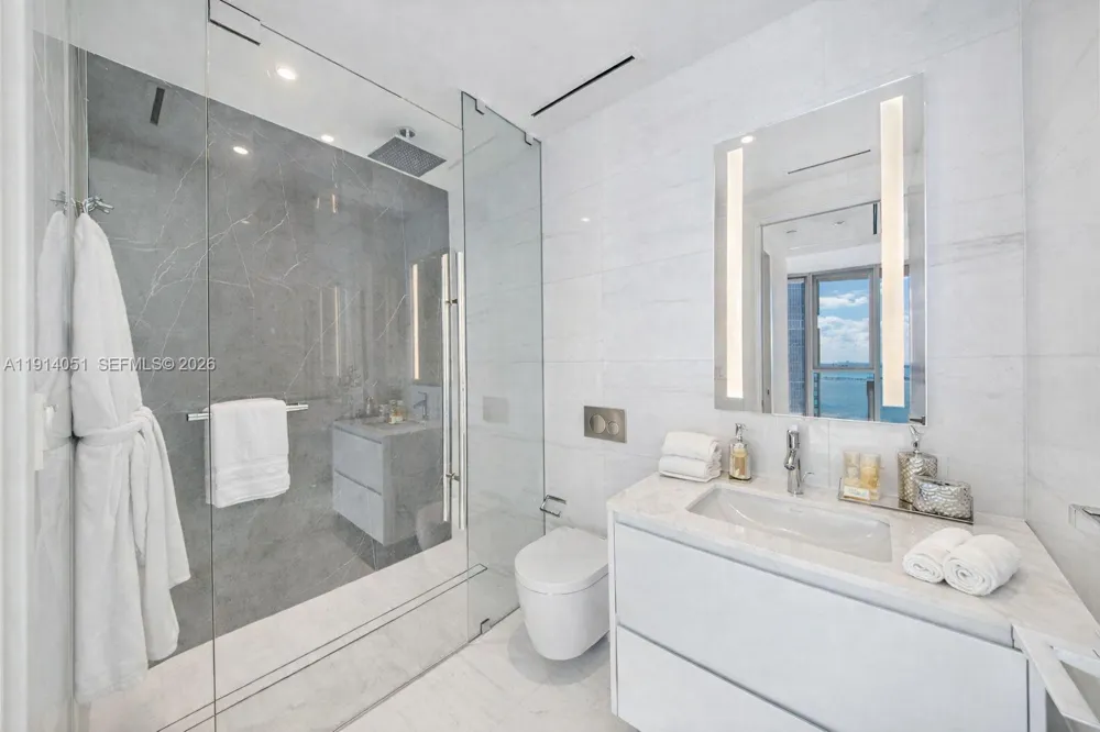300 Biscayne Boulevard Way #3506W Miami, FL 33131