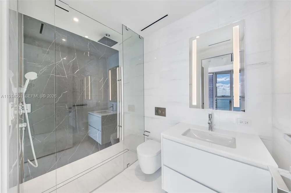 300 Biscayne Boulevard Way #3506W Miami, FL 33131