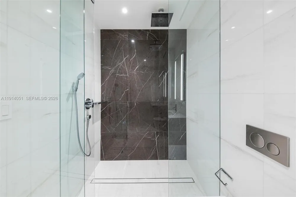 300 Biscayne Boulevard Way #3506W Miami, FL 33131