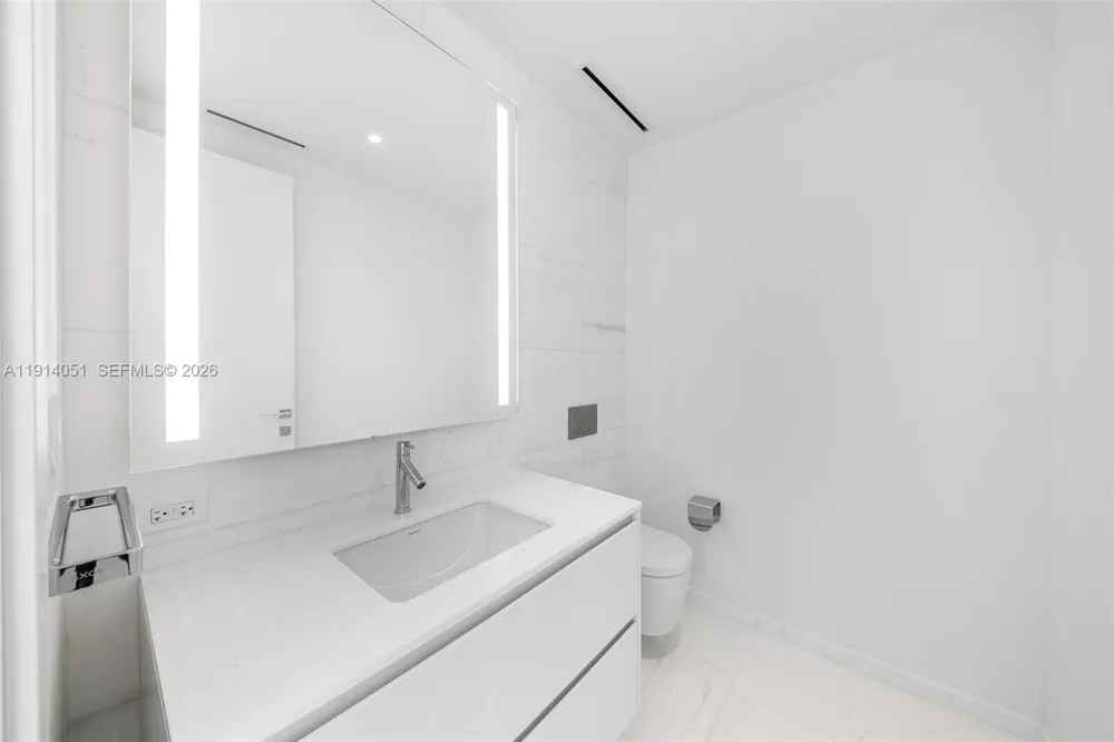 300 Biscayne Boulevard Way #3506W Miami, FL 33131
