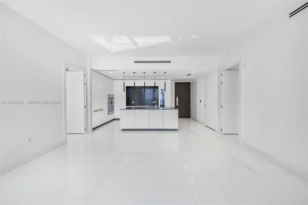 300 Biscayne Boulevard Way #3506W Miami, FL 33131