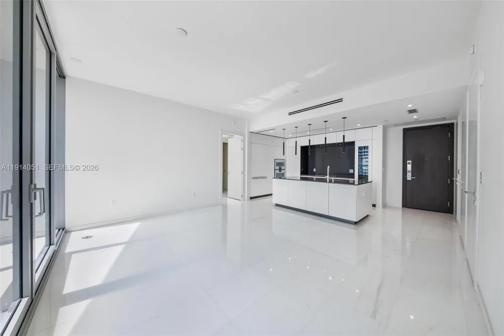 300 Biscayne Boulevard Way #3506W Miami, FL 33131