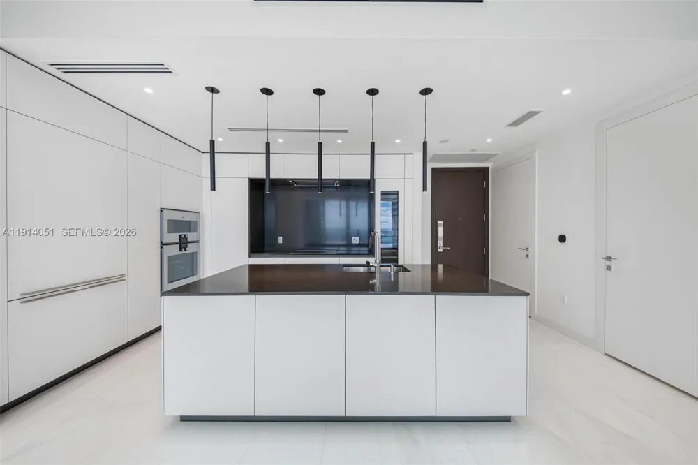 300 Biscayne Boulevard Way #3506W Miami, FL 33131