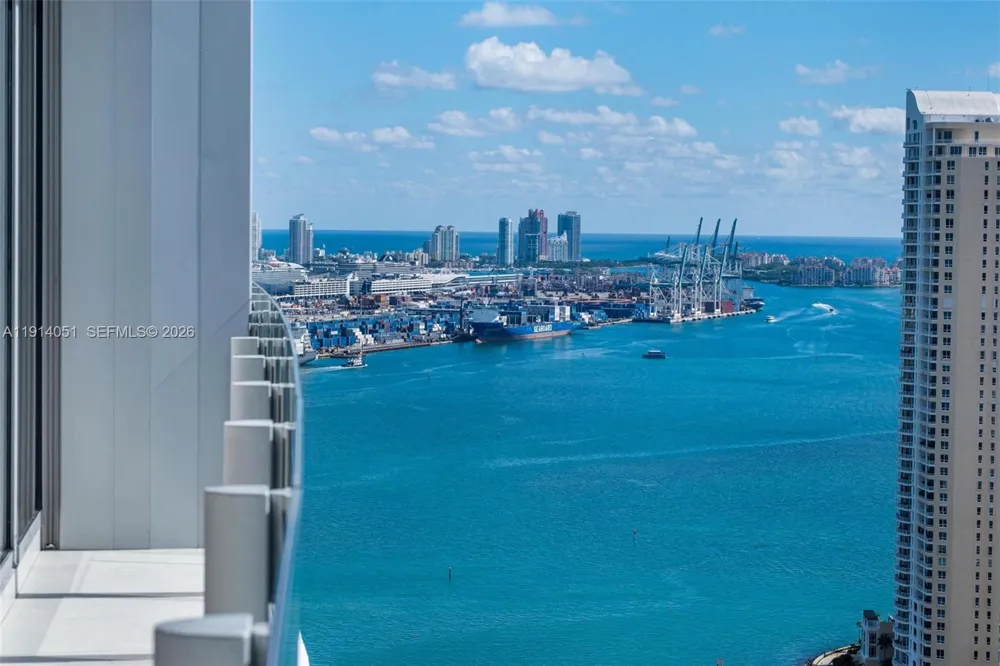 300 Biscayne Boulevard Way #3506W Miami, FL 33131