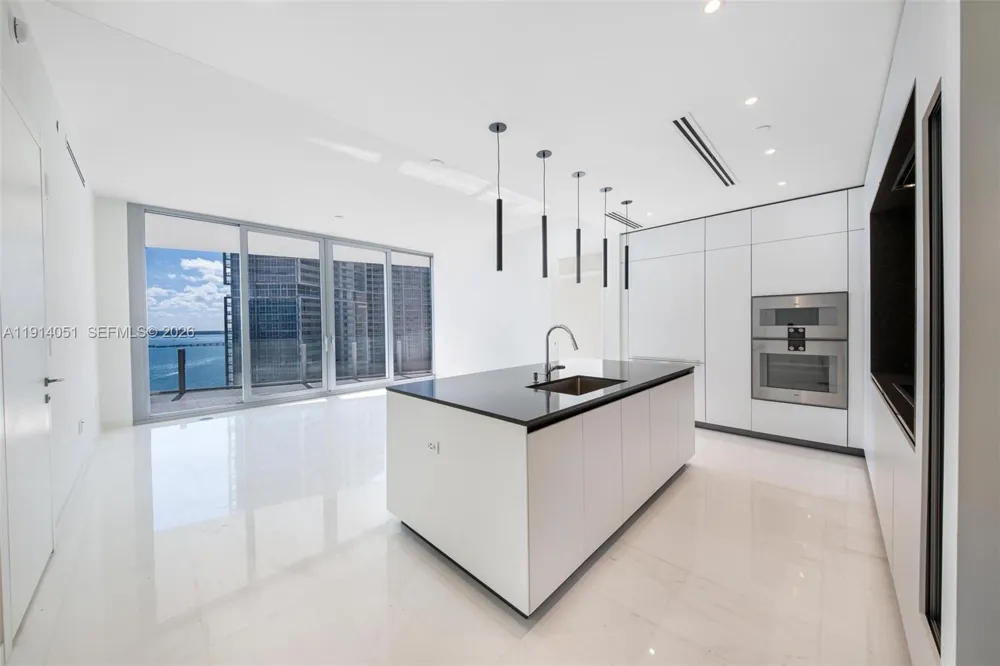 300 Biscayne Boulevard Way #3506W Miami, FL 33131