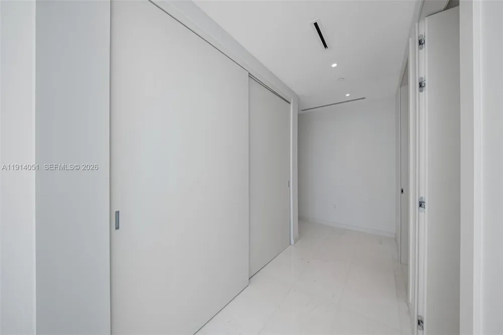 300 Biscayne Boulevard Way #3506W Miami, FL 33131