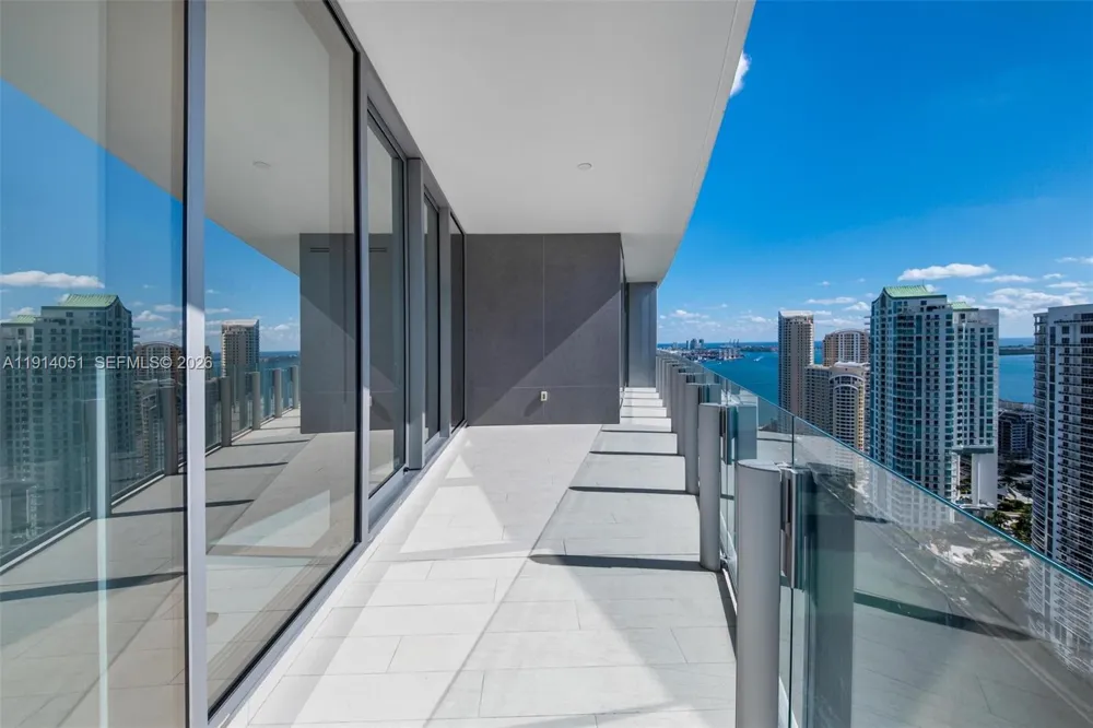 300 Biscayne Boulevard Way #3506W Miami, FL 33131