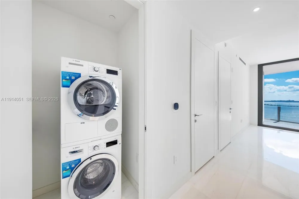 300 Biscayne Boulevard Way #3506W Miami, FL 33131
