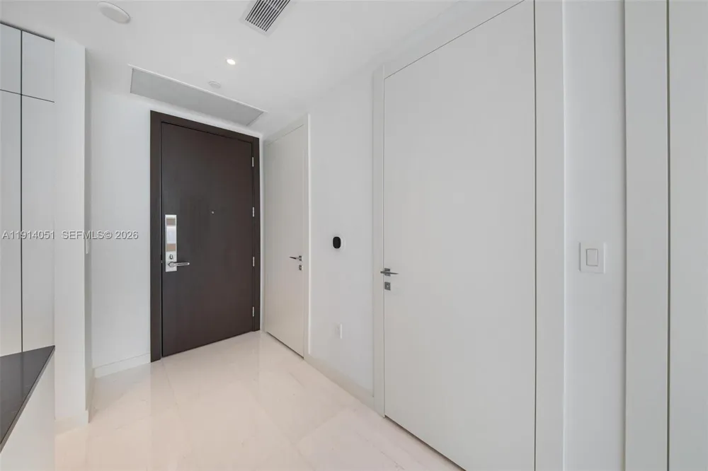 300 Biscayne Boulevard Way #3506W Miami, FL 33131