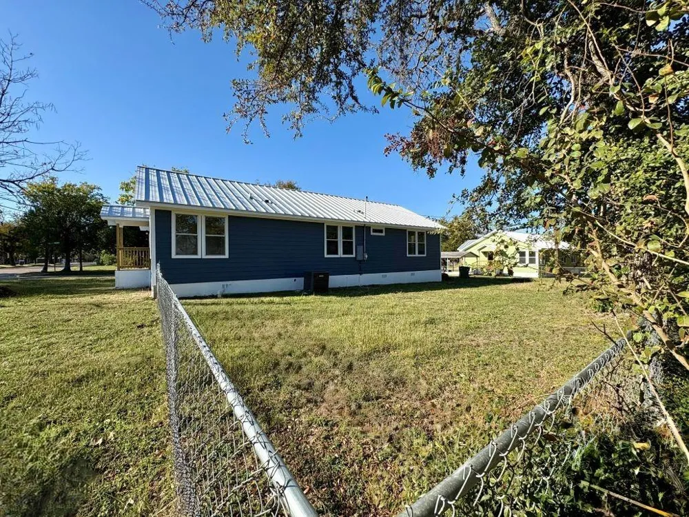 1902 Fannin Avenue Cameron, TX 76520