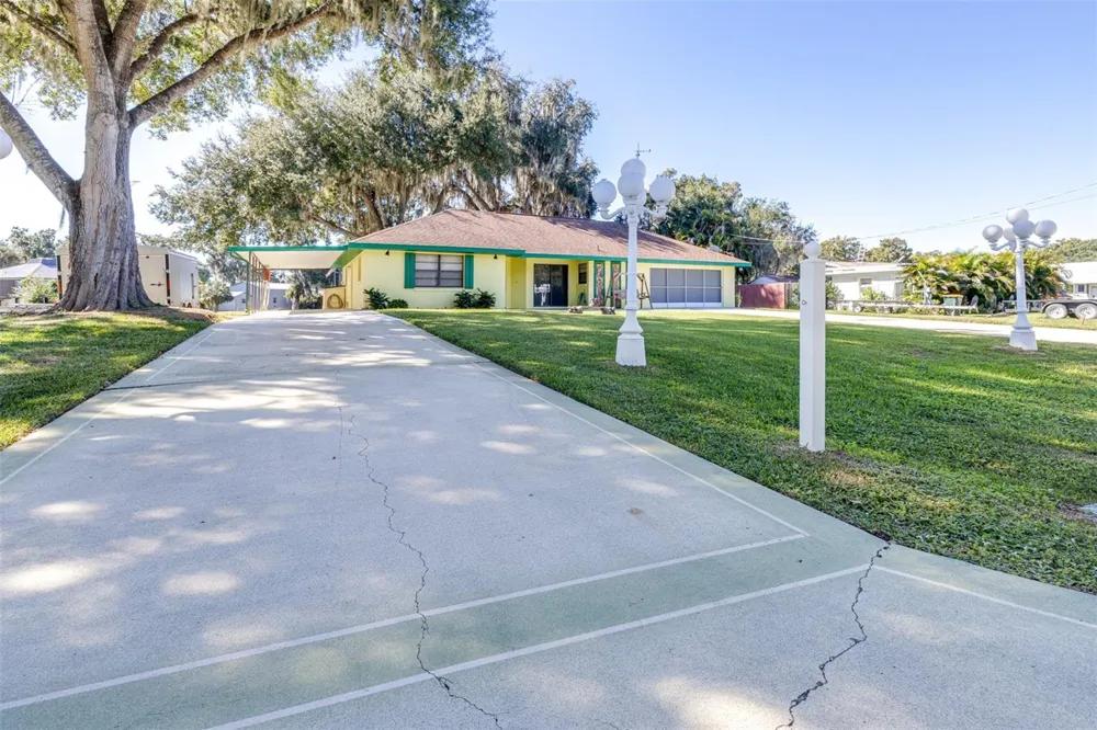 623 RACOON LANE Lorida, FL 33857