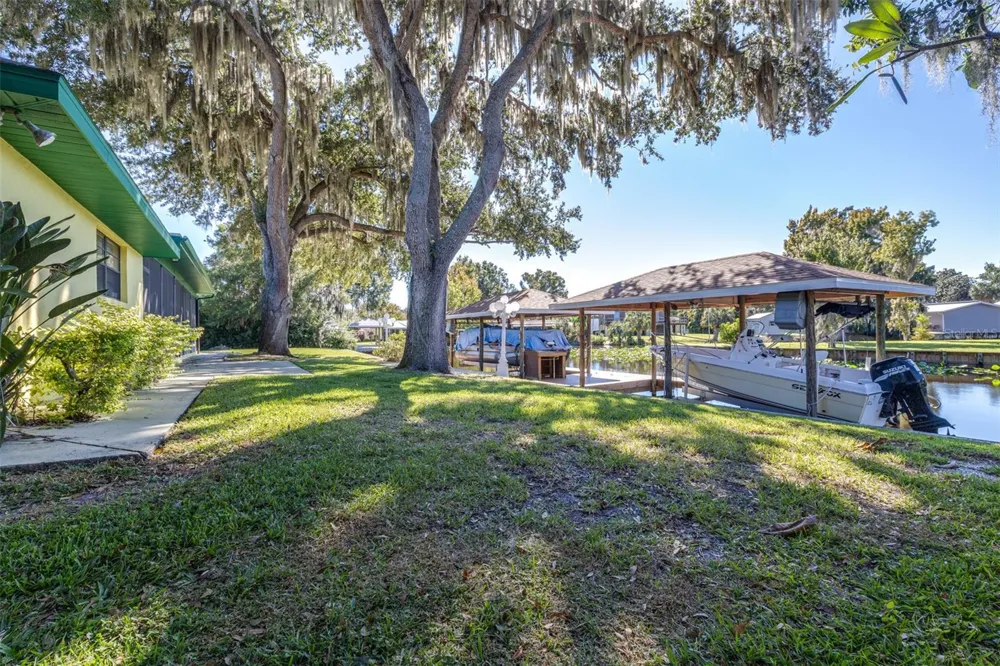623 RACOON LANE Lorida, FL 33857