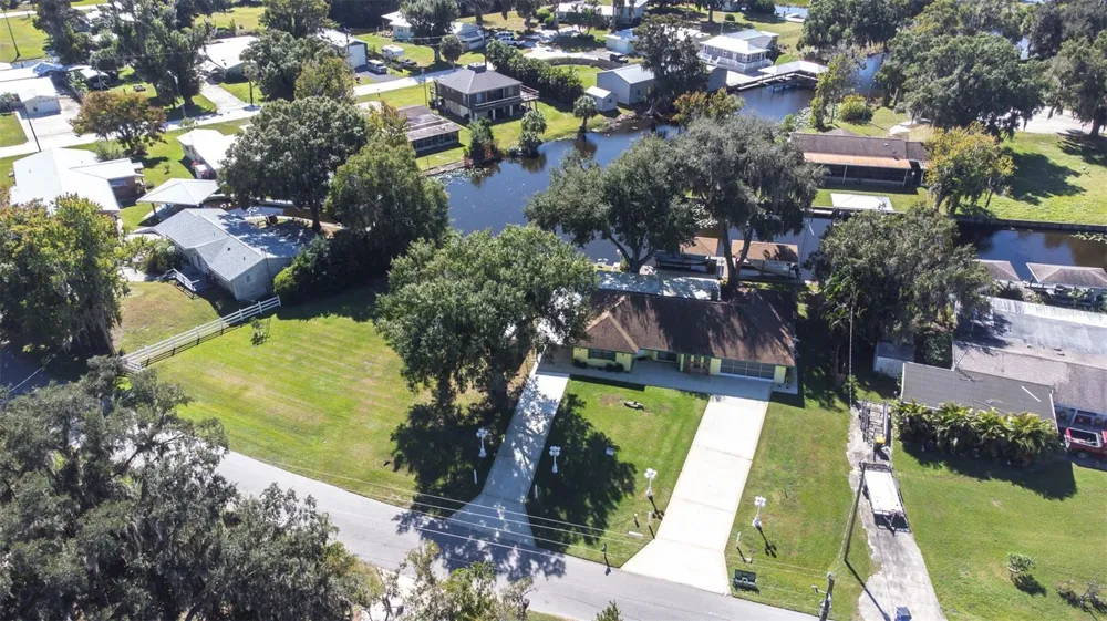 623 RACOON LANE Lorida, FL 33857