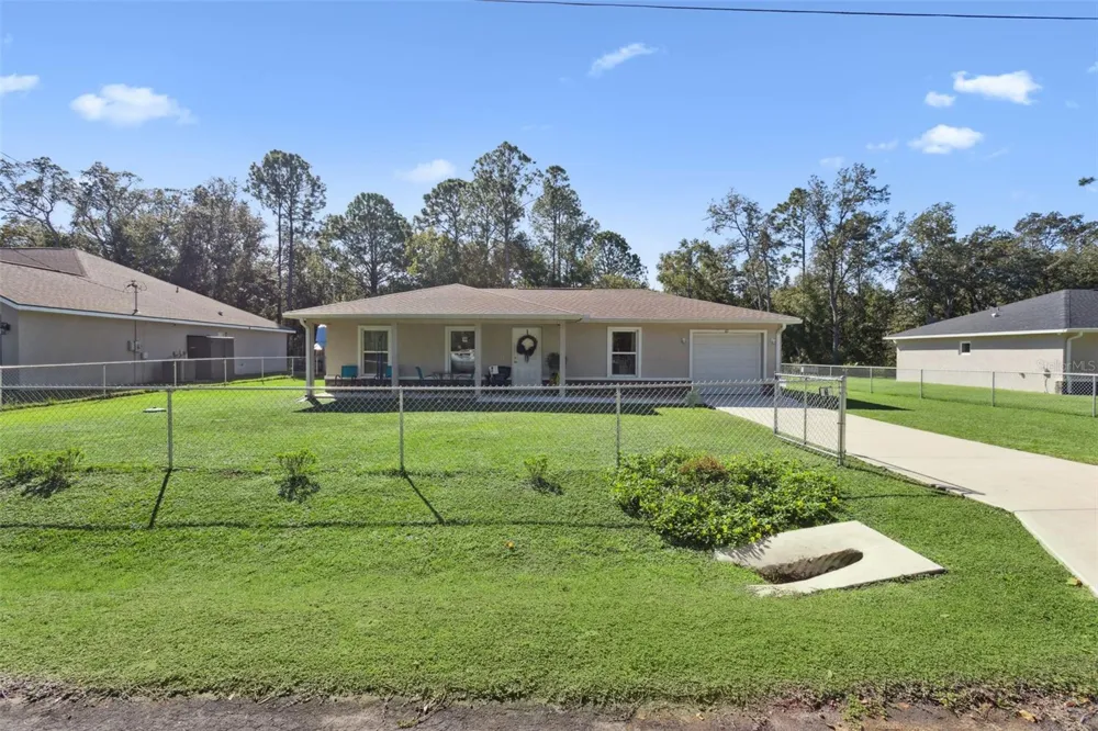 61 GUAVA TRAIL Ocklawaha, FL 32179