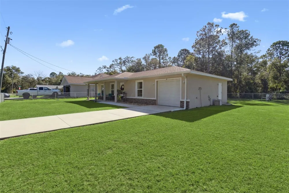 61 GUAVA TRAIL Ocklawaha, FL 32179