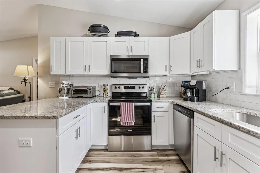 61 GUAVA TRAIL Ocklawaha, FL 32179