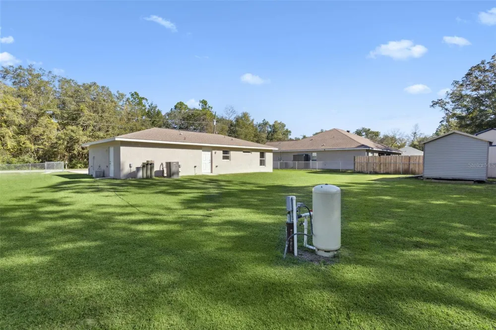 61 GUAVA TRAIL Ocklawaha, FL 32179