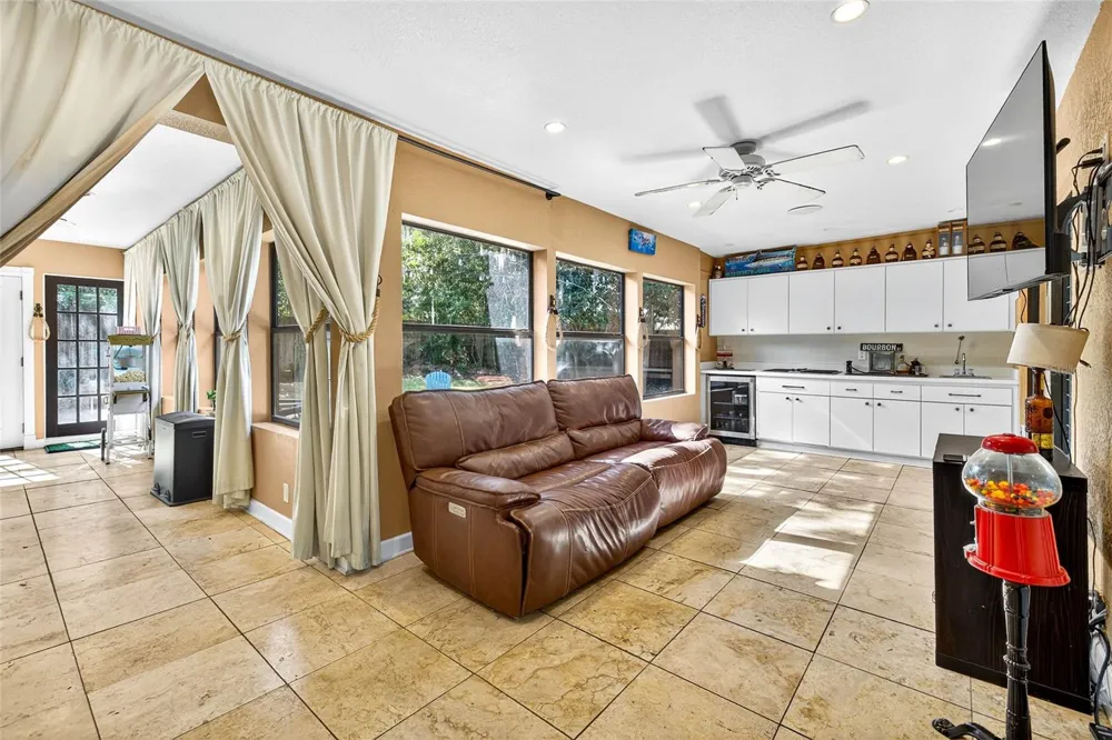 2835 HAMMOCK DRIVE Plant City, FL 33566