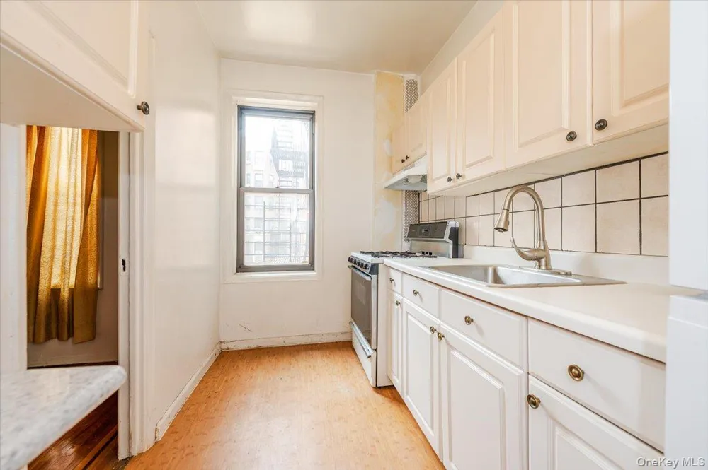 758 Brady #214 Bronx, NY 10462