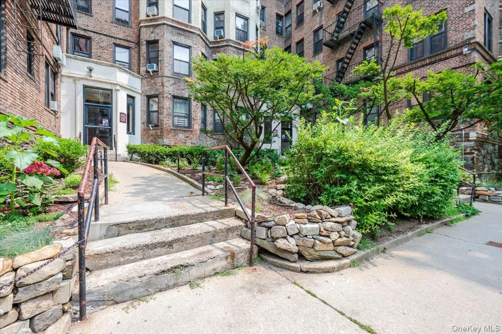 758 Brady #214 Bronx, NY 10462