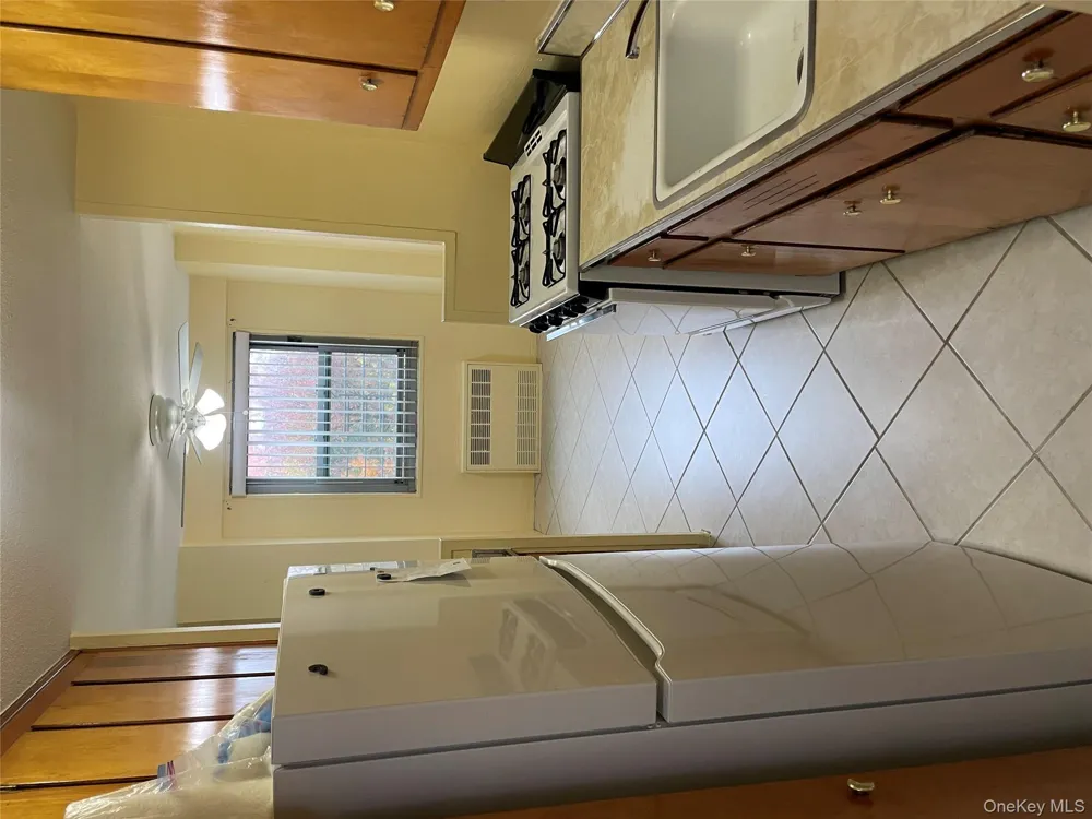 3410 De Reimer Avenue #6A Bronx, NY 10475