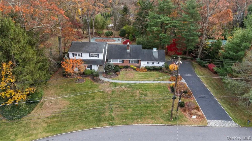 7 The Rise Woodbury, NY 11797