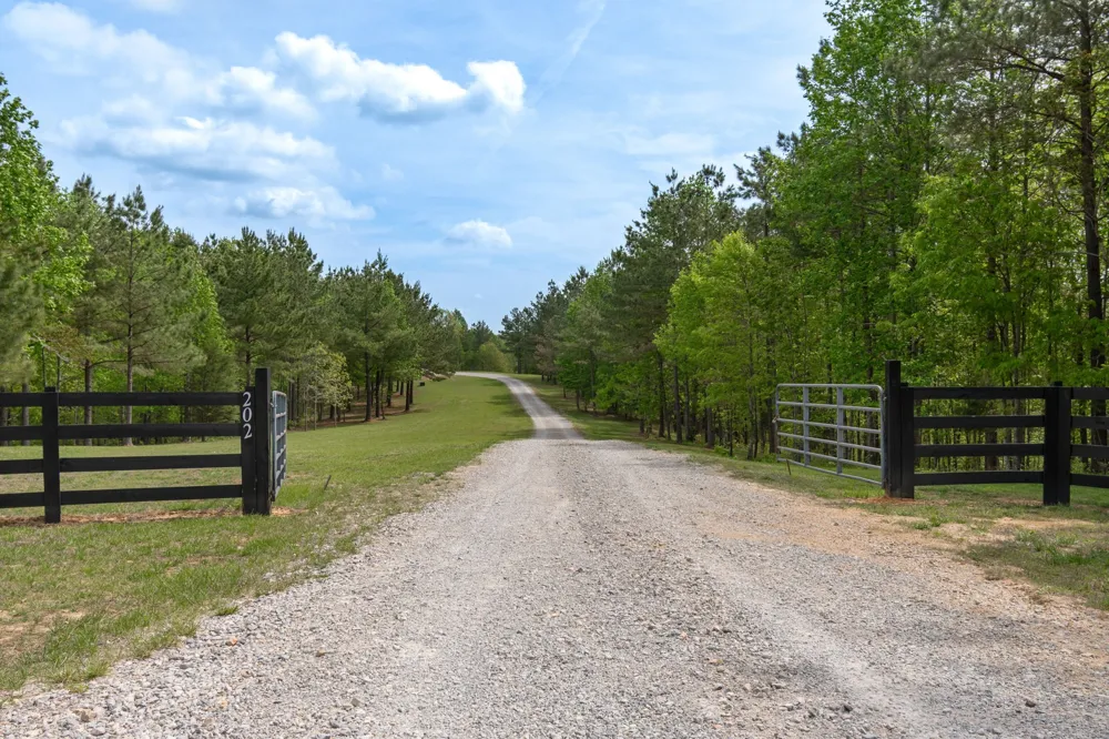 202 Ravenridge Rd Summertown, TN 38483