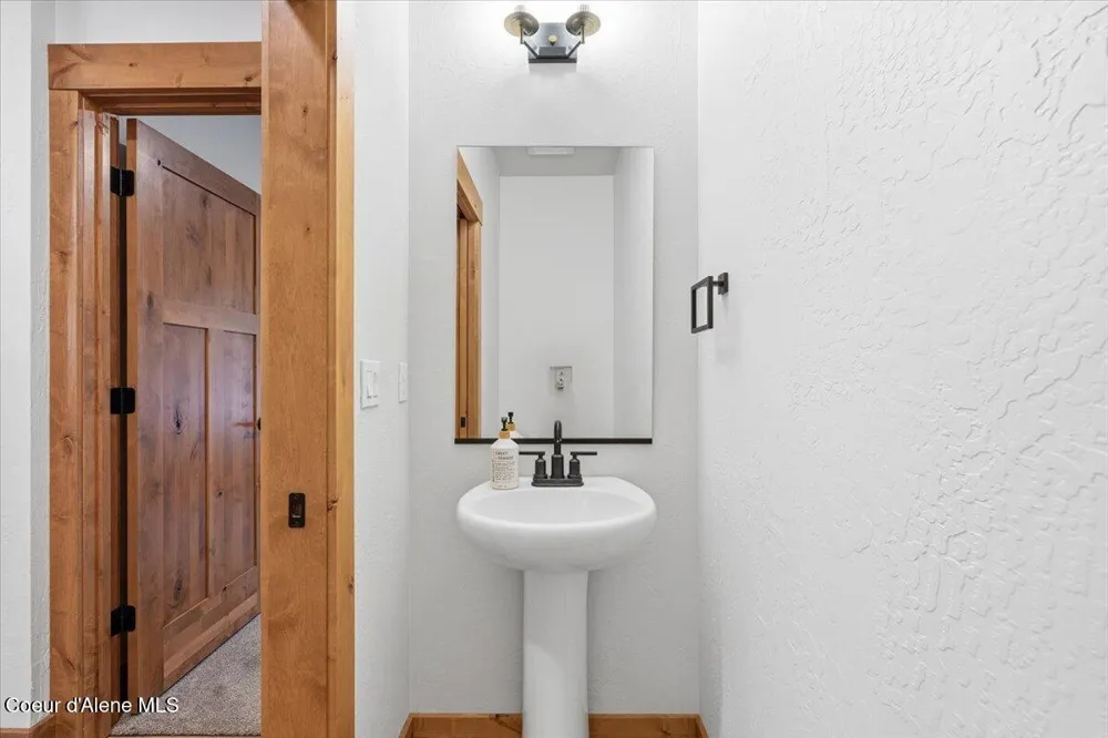 99 Carbonate Lane Oldtown, ID 83822