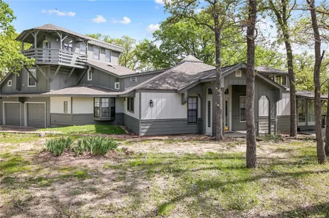8010 Perry Lane