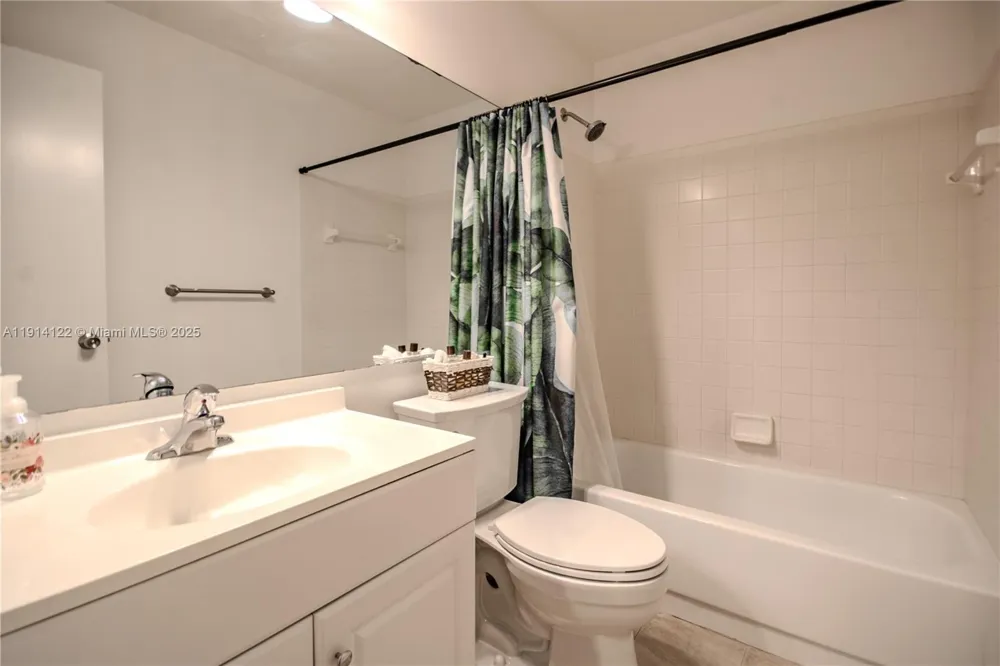 7652 S Pinewalk Dr S #139 Margate, FL 33063