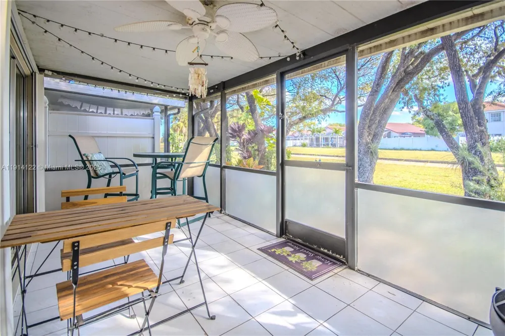 7652 S Pinewalk Dr S #139 Margate, FL 33063