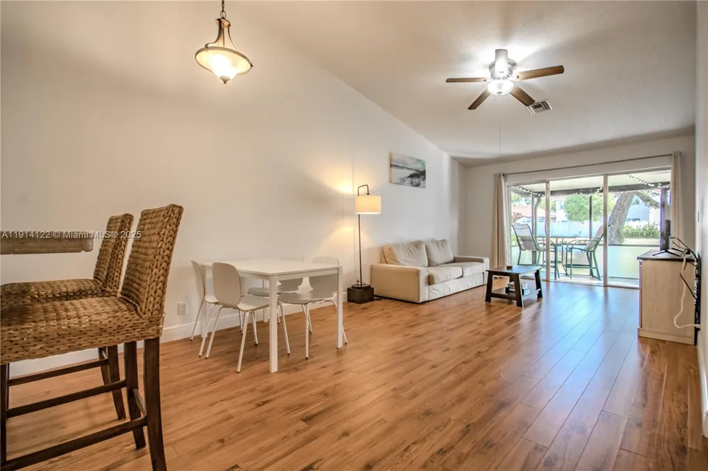 7652 S Pinewalk Dr S #139 Margate, FL 33063