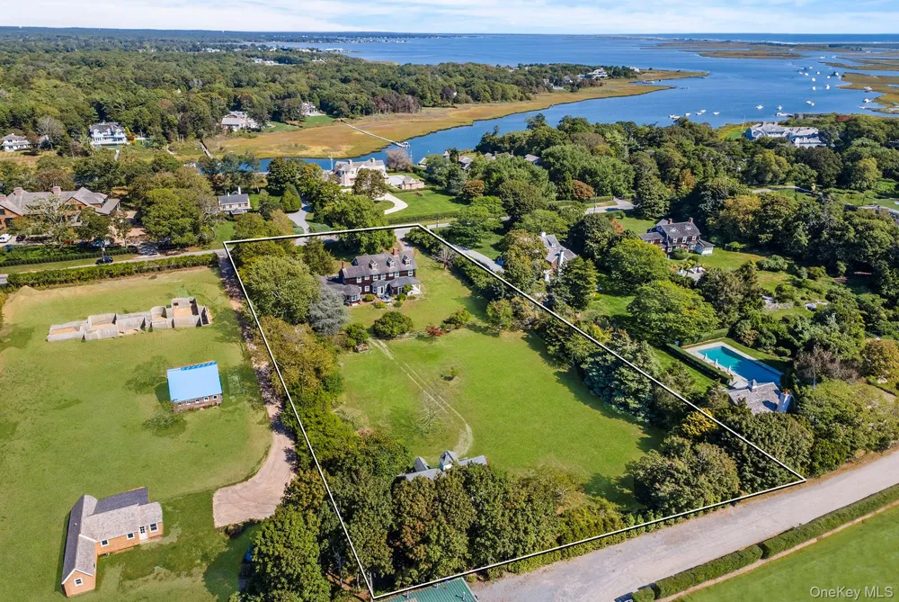 11 Shinnecock Road Quogue, NY 11959