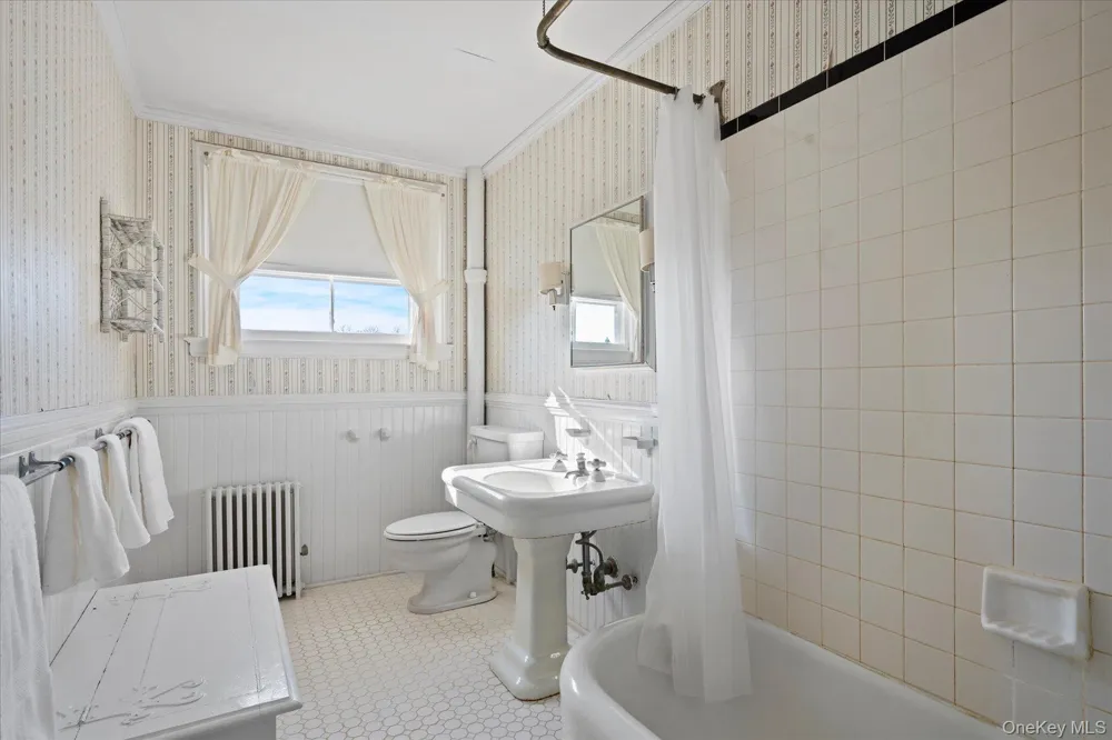 11 Shinnecock Road Quogue, NY 11959