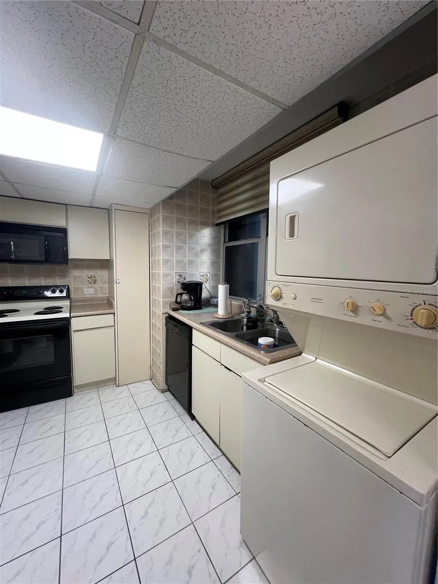 4745 ISLA VERDE AVENUE #8-C Carolina, PR 00979