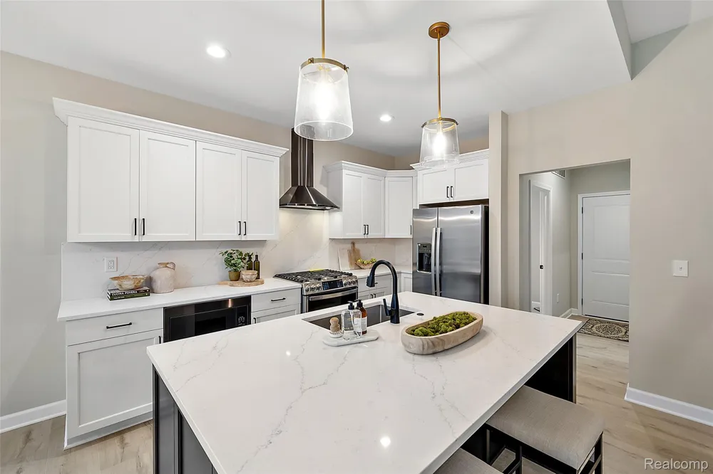 55589 Oak Pointe Shelby Charter Township, MI 48315