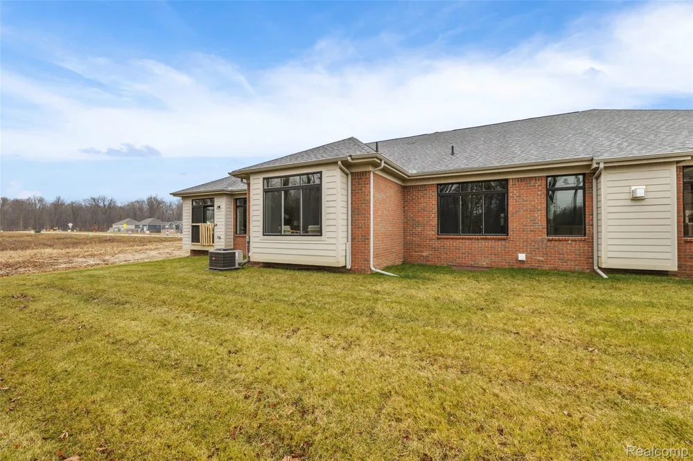 55589 Oak Pointe Shelby Charter Township, MI 48315
