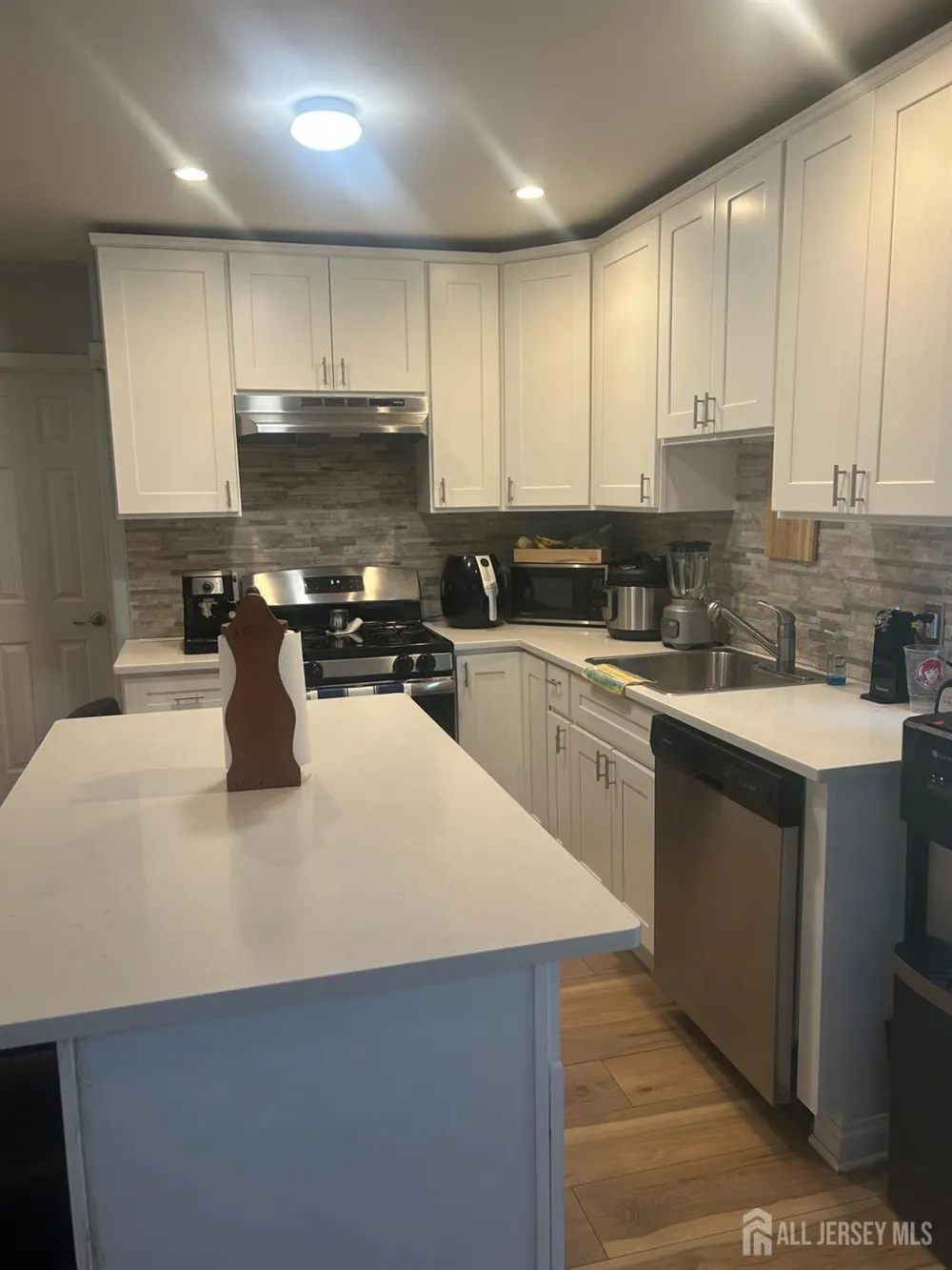 140 S Robert Street Sewaren, NJ 07077