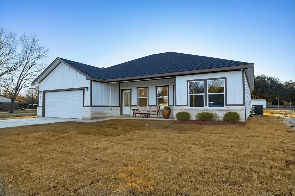 20733 Emerald Street