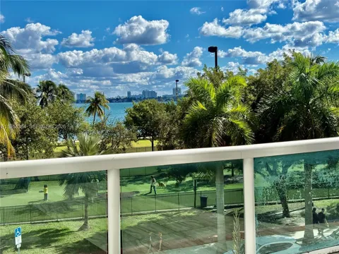 1800 Bayshore Dr #306