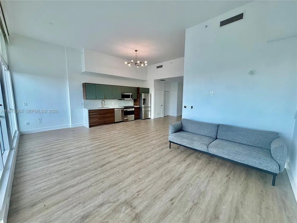 1800 Bayshore Dr #306 Miami, FL 33132