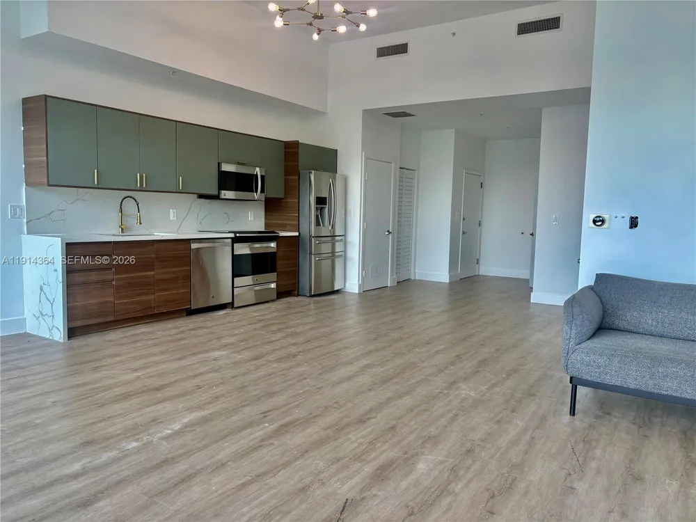 1800 Bayshore Dr #306 Miami, FL 33132