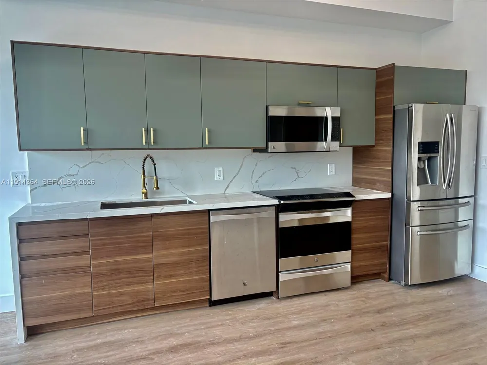 1800 Bayshore Dr #306 Miami, FL 33132
