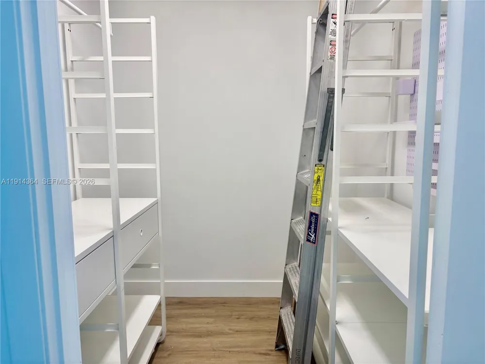 1800 Bayshore Dr #306 Miami, FL 33132