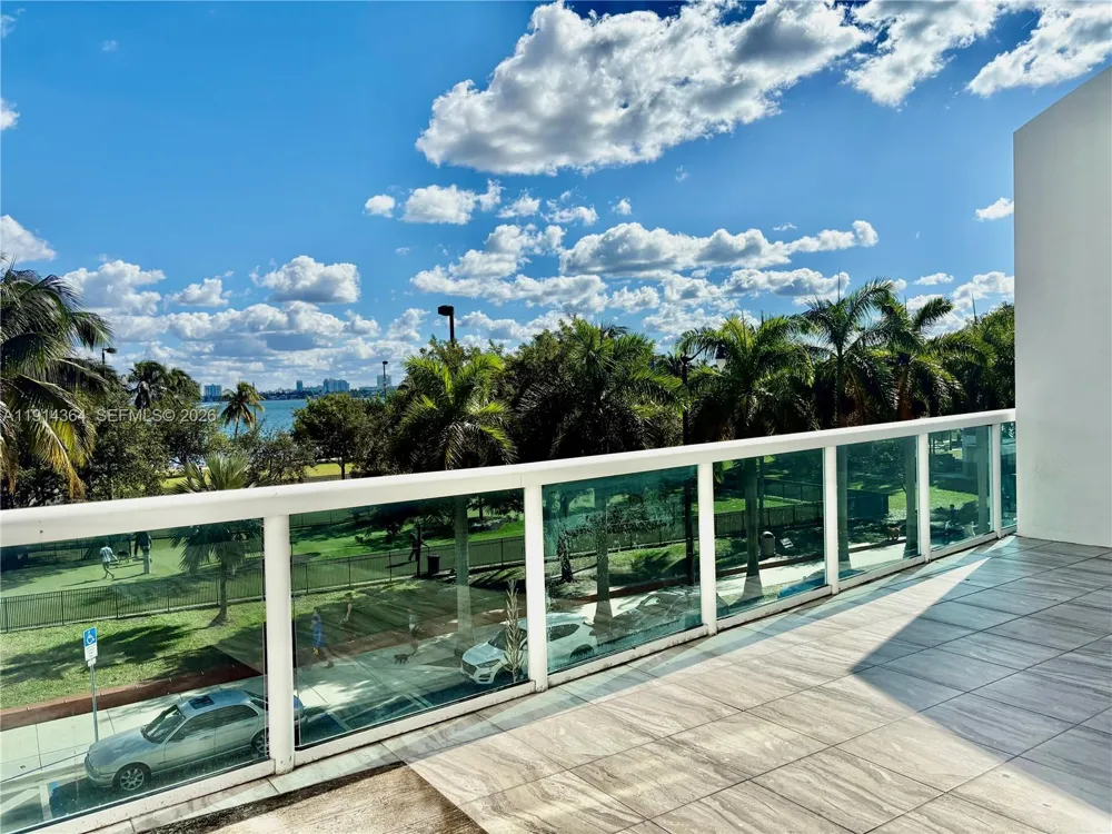 1800 Bayshore Dr #306 Miami, FL 33132