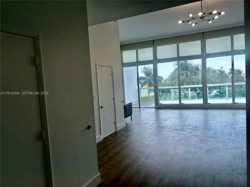 1800 Bayshore Dr #306 Miami, FL 33132