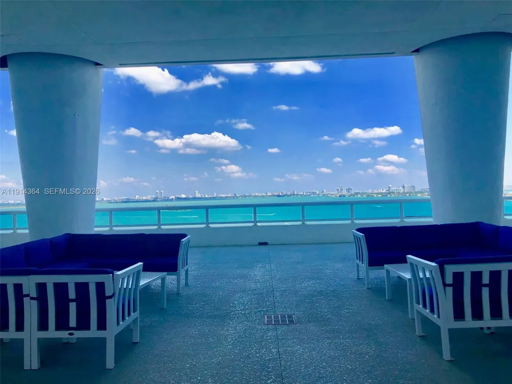 1800 Bayshore Dr #306 Miami, FL 33132
