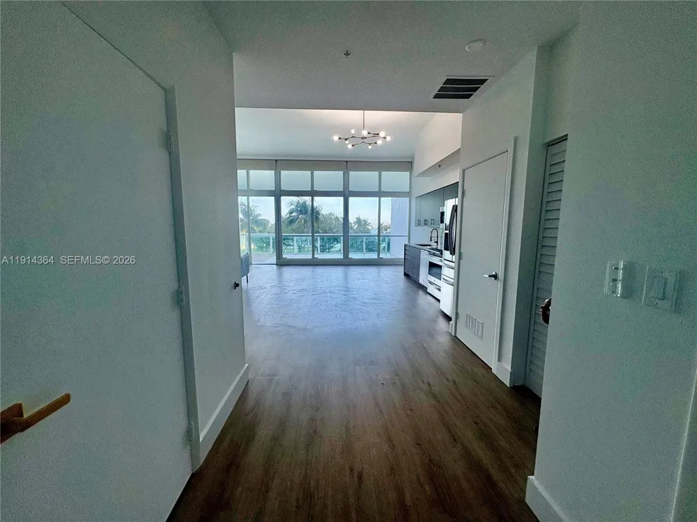 1800 Bayshore Dr #306 Miami, FL 33132
